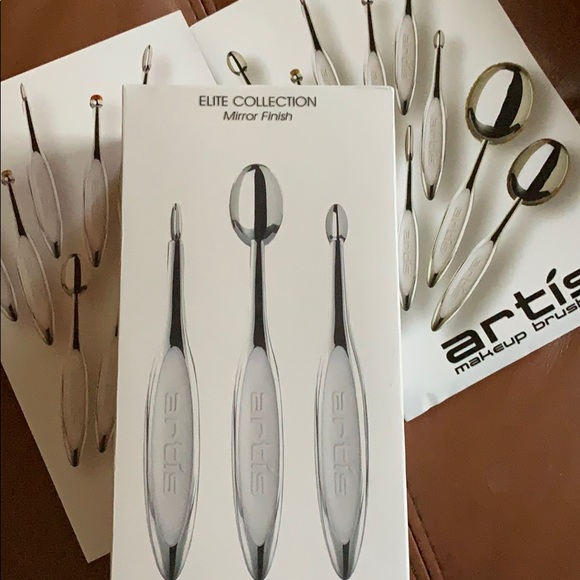 Gently USED Artis 3 piece Makeup Brushes - Picture 9 of 10